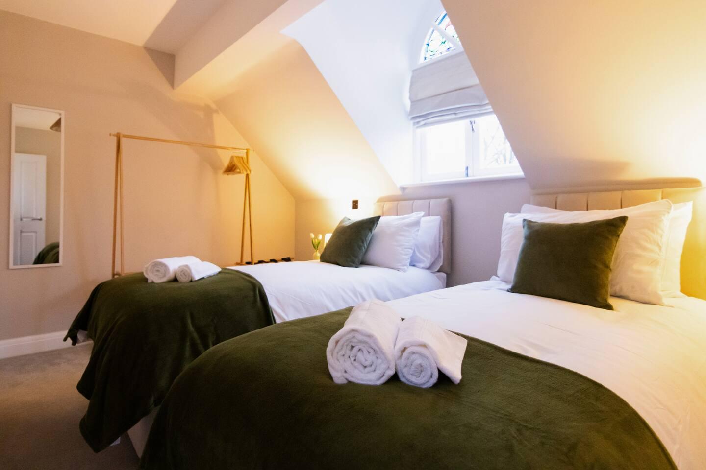 Stylish 2 Bed Flat Stockport | Free Parking & WiFi2